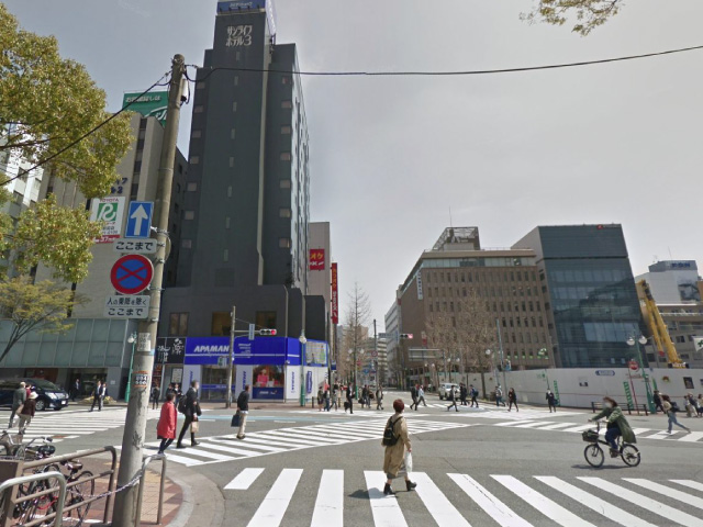 『筑紫口中央通り』を合同庁舎前方面方面へ直進します。