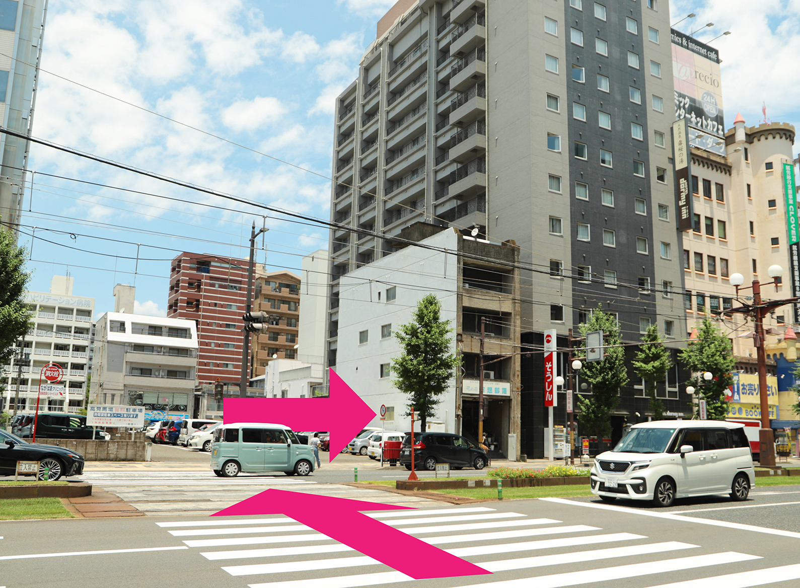 信号を渡り、右折します。