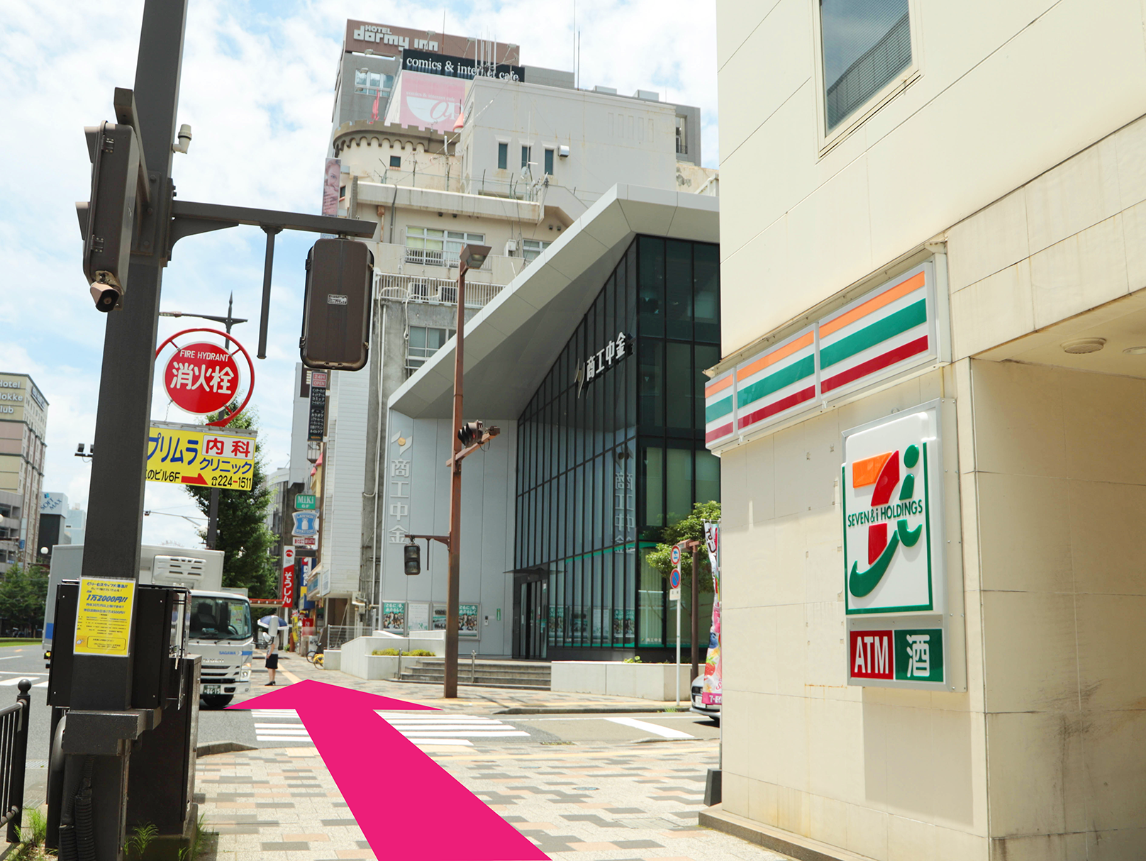 二つ目の信号をさらにグングン直進。