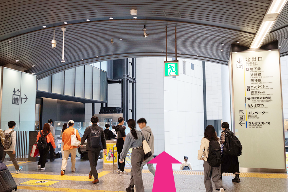 階段を降りたら、北出口を目指します。