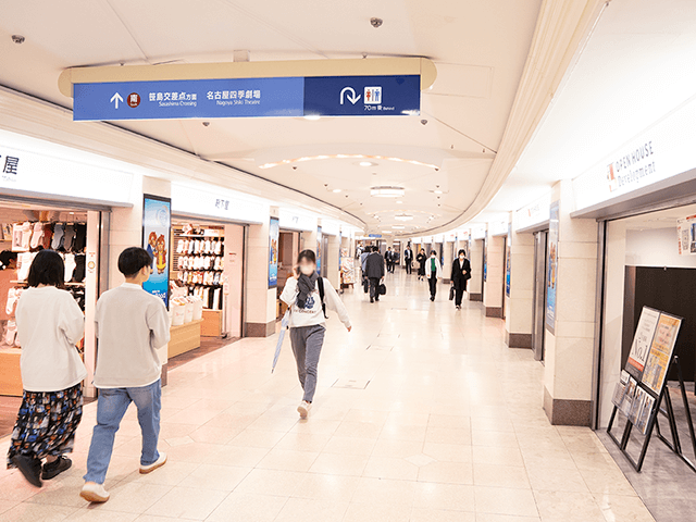 笹島交差点、名古屋四季劇場方面に向かって直進する。