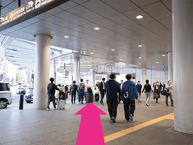 ロータリー沿って進みます。