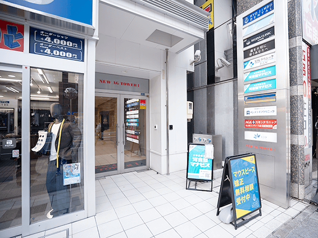 百五銀行を通り過ぎた先に左手に『NEW AG TOWERⅠビル』がございます。ビル内エレベーターを使用して4Fまでお越しください。