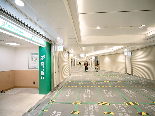 ミヤコ地下街を直進し、ミヤコ4番出口を目指す。