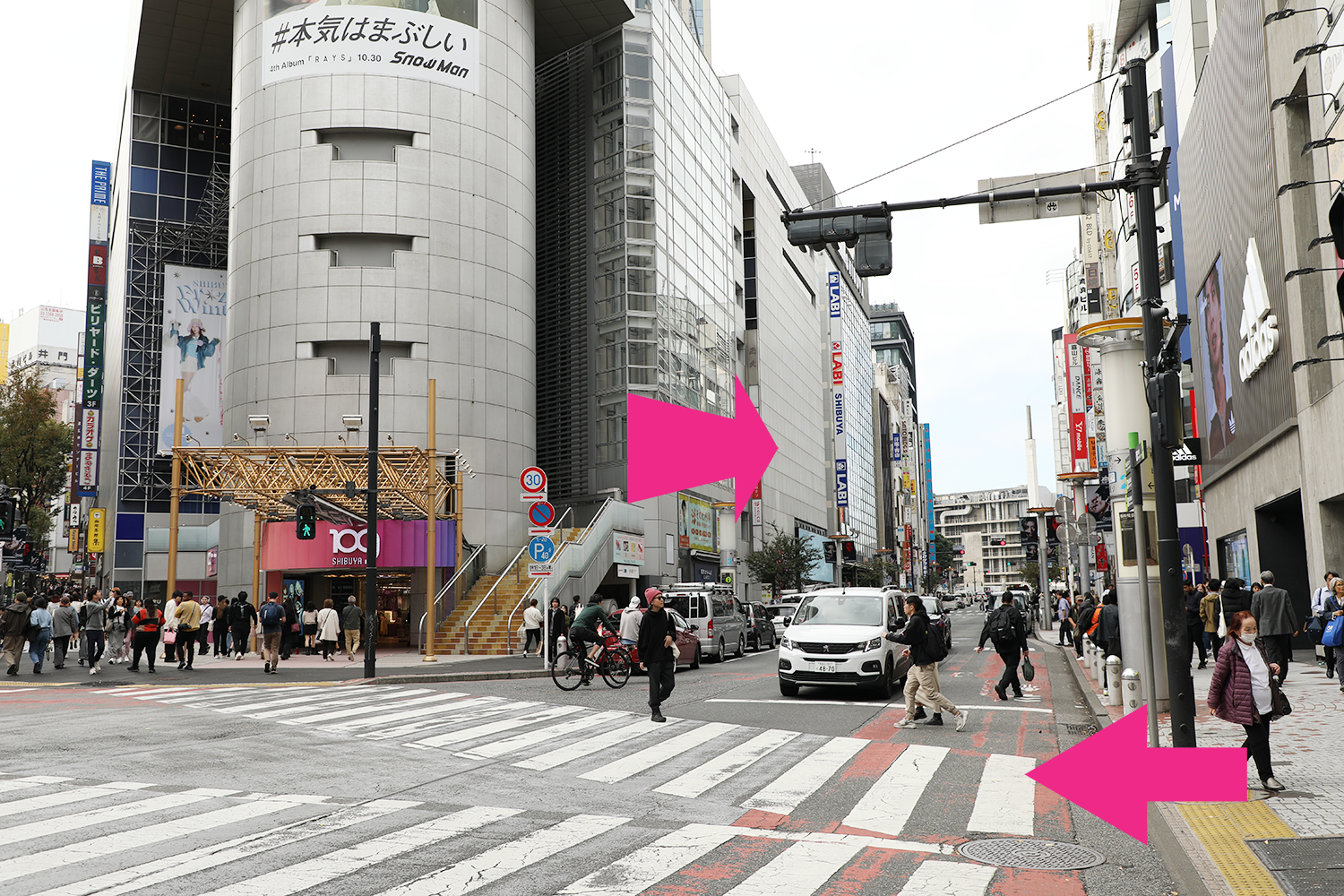 109に向かって横断歩道を渡ります。