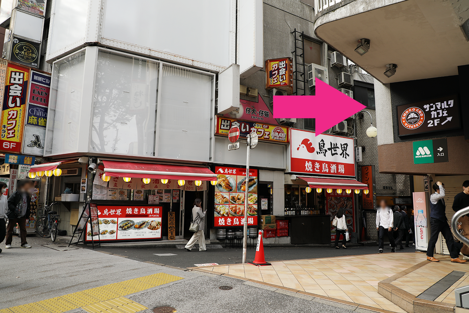 サンマルクカフェを右に見ながらひとつ目を右折。