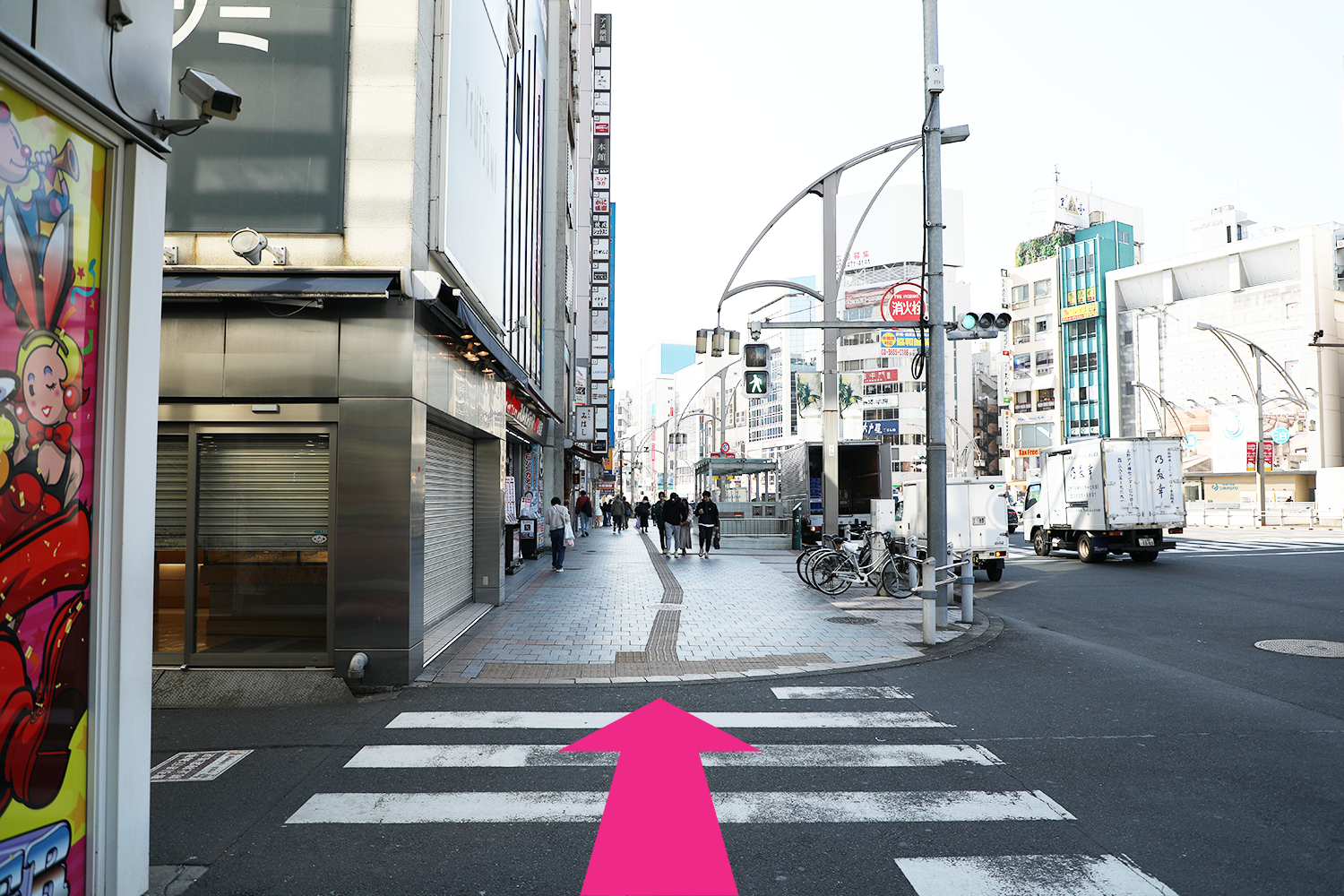 「上野広小路 交差点」を右折し直進。