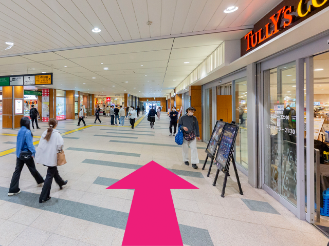 タリーズコーヒーを右手に見ながら、さらに直進。