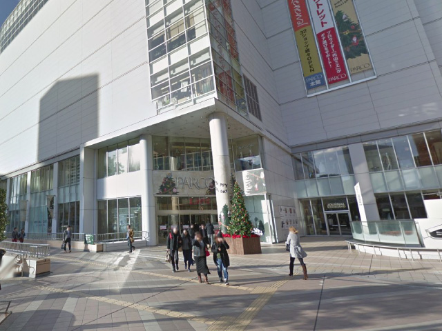 パルコの前を左折、直進します。