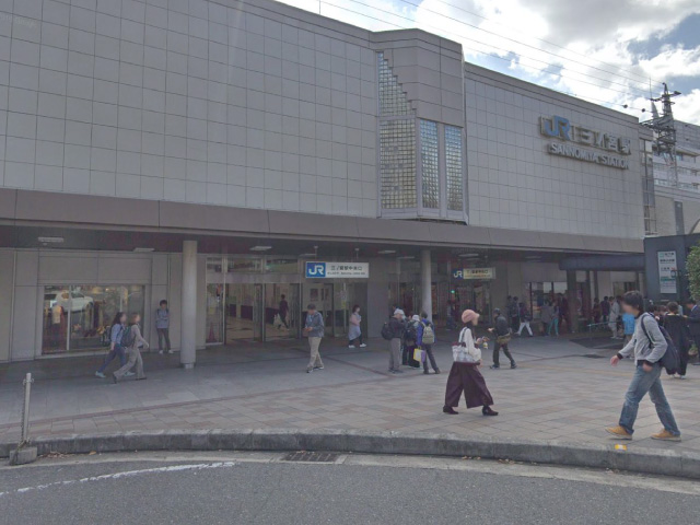 『JR三宮駅』中央口を出ます。